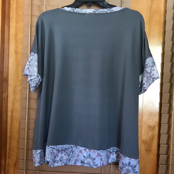 🟠🟠Ink & Ivy Top🟠🟠 - Picture 2 of 4